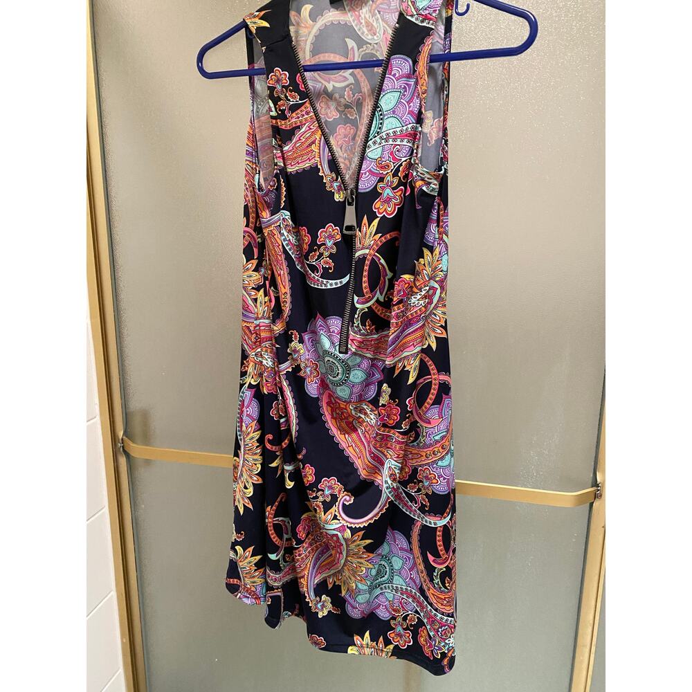 Gorgeous ￼ made in USA Ariella Paisley floral short sleeveless dress size small